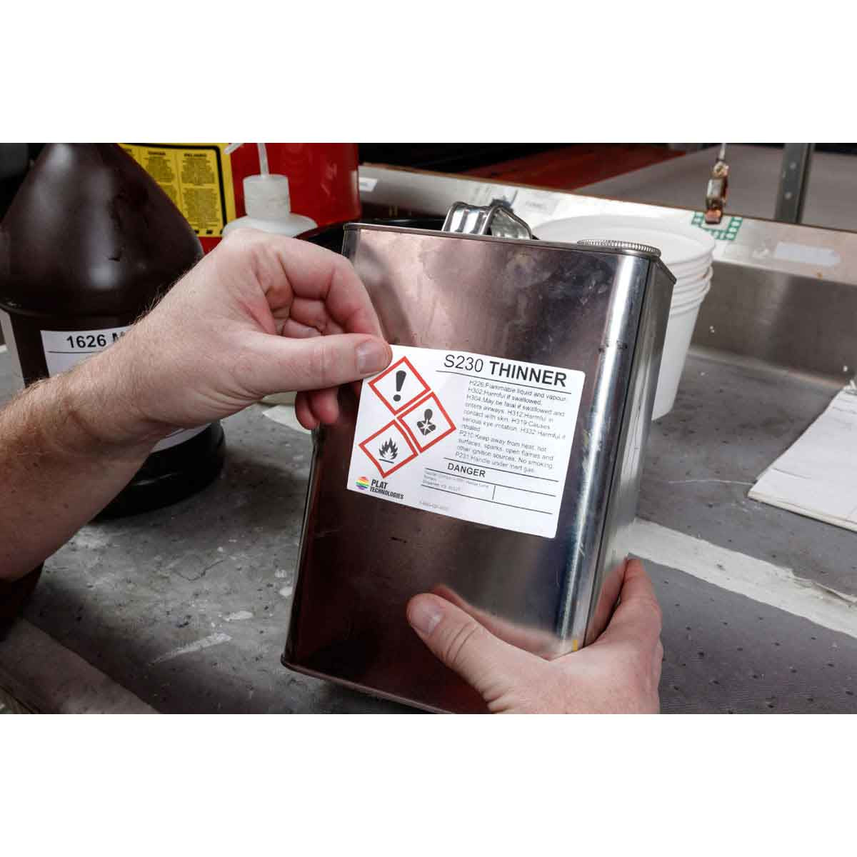 Brady Endlos-Etiketten 102 × 30,5 m – Vinyl, matt – permanent haftend – Inkjet – für BradyJet J4000/J5000