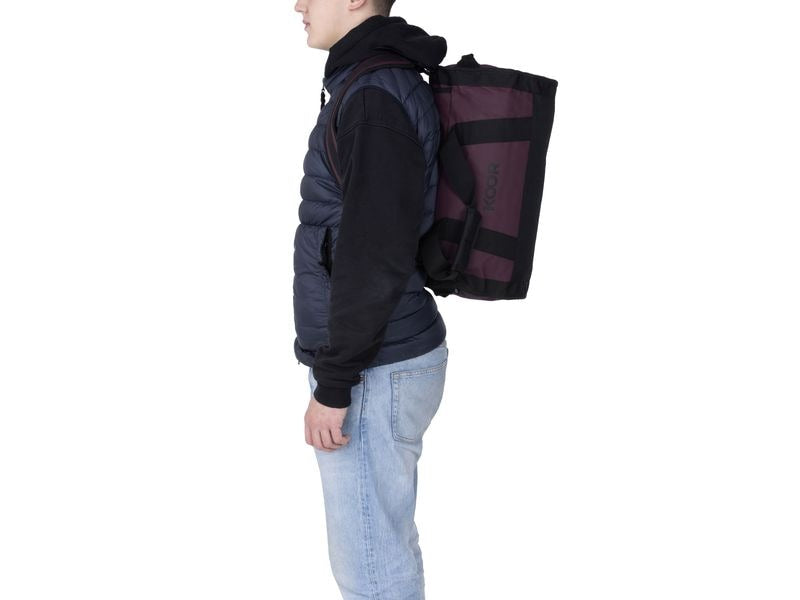 KOOR Sporttasche Sooma – 30 l, aus rPET, dunkelrot, 30,5 × 40 × 50 cm
