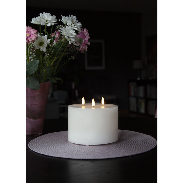 Star Trading LED-Säulenkerze – Ø 15 × 13 cm, 0,18 W, Warmweiss, Weiss, Timer, flackernd, batteriebetrieben, 2×AA