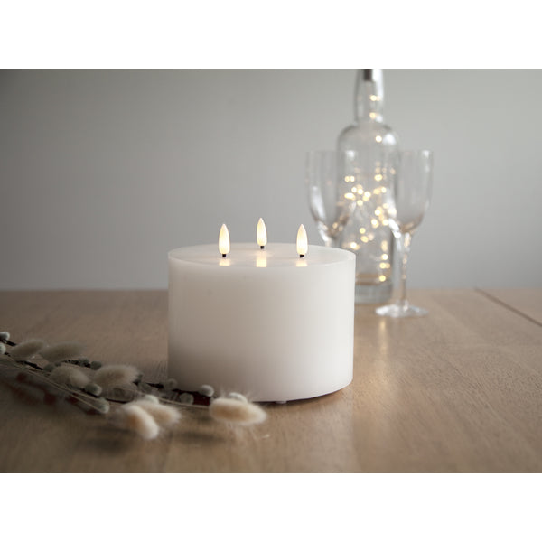 Star Trading LED-Säulenkerze – Ø 15 × 13 cm, 0,18 W, Warmweiss, Weiss, Timer, flackernd, batteriebetrieben, 2×AA