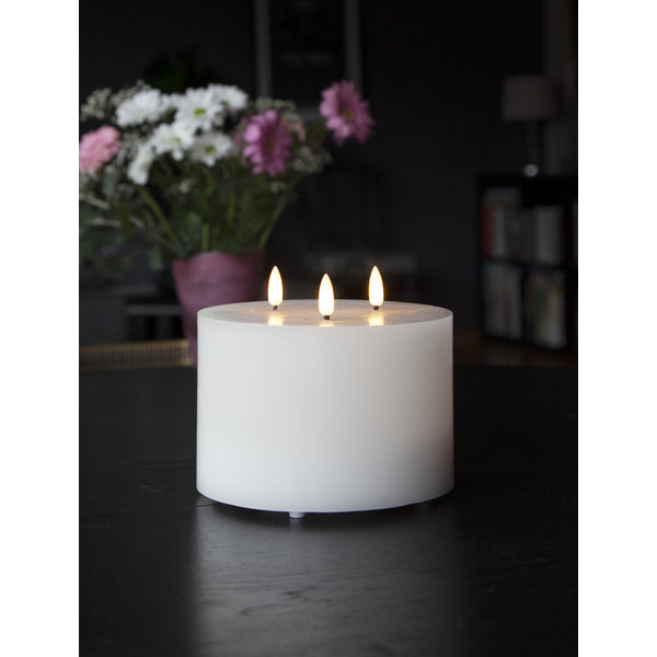Star Trading LED-Säulenkerze – Ø 15 × 13 cm, 0,18 W, Warmweiss, Weiss, Timer, flackernd, batteriebetrieben, 2×AA
