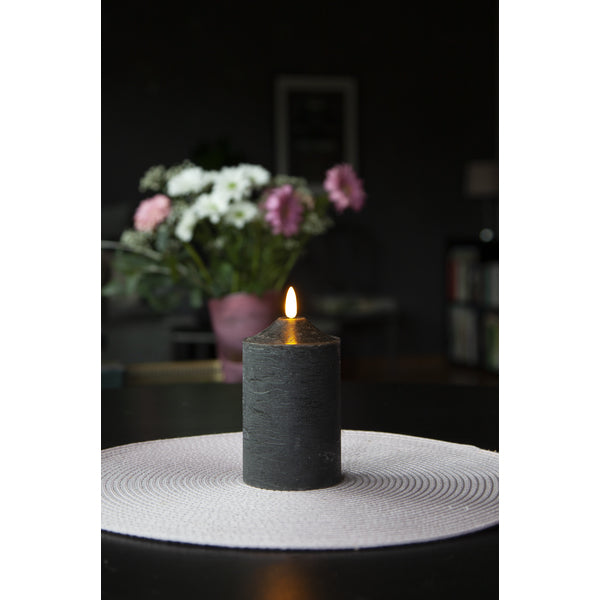Star Trading LED-Kerze – Ø 7,5 × 15 cm – Wachs, Schwarz, Timer 6/18 h
