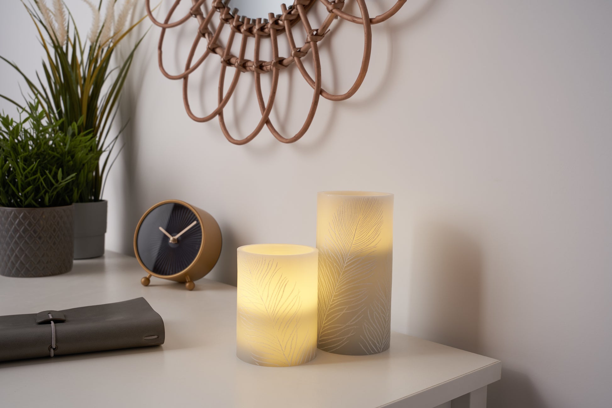 Pauleen LED-Wachskerze Cosy Feather – 2er Pack, Warmweiss, Timer, Flackernd, Grau/Weiss