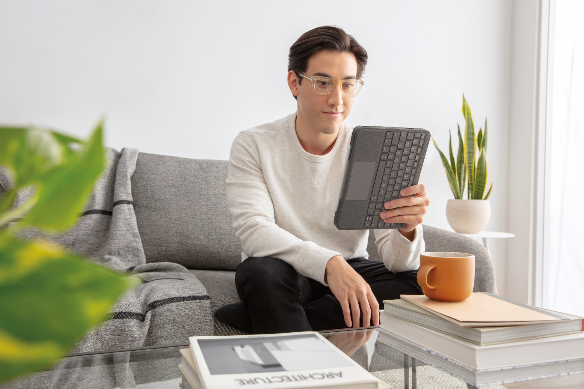 Logitech Folio Touch – Tastatur mit Touchpad – für iPad Air (4. Gen)
