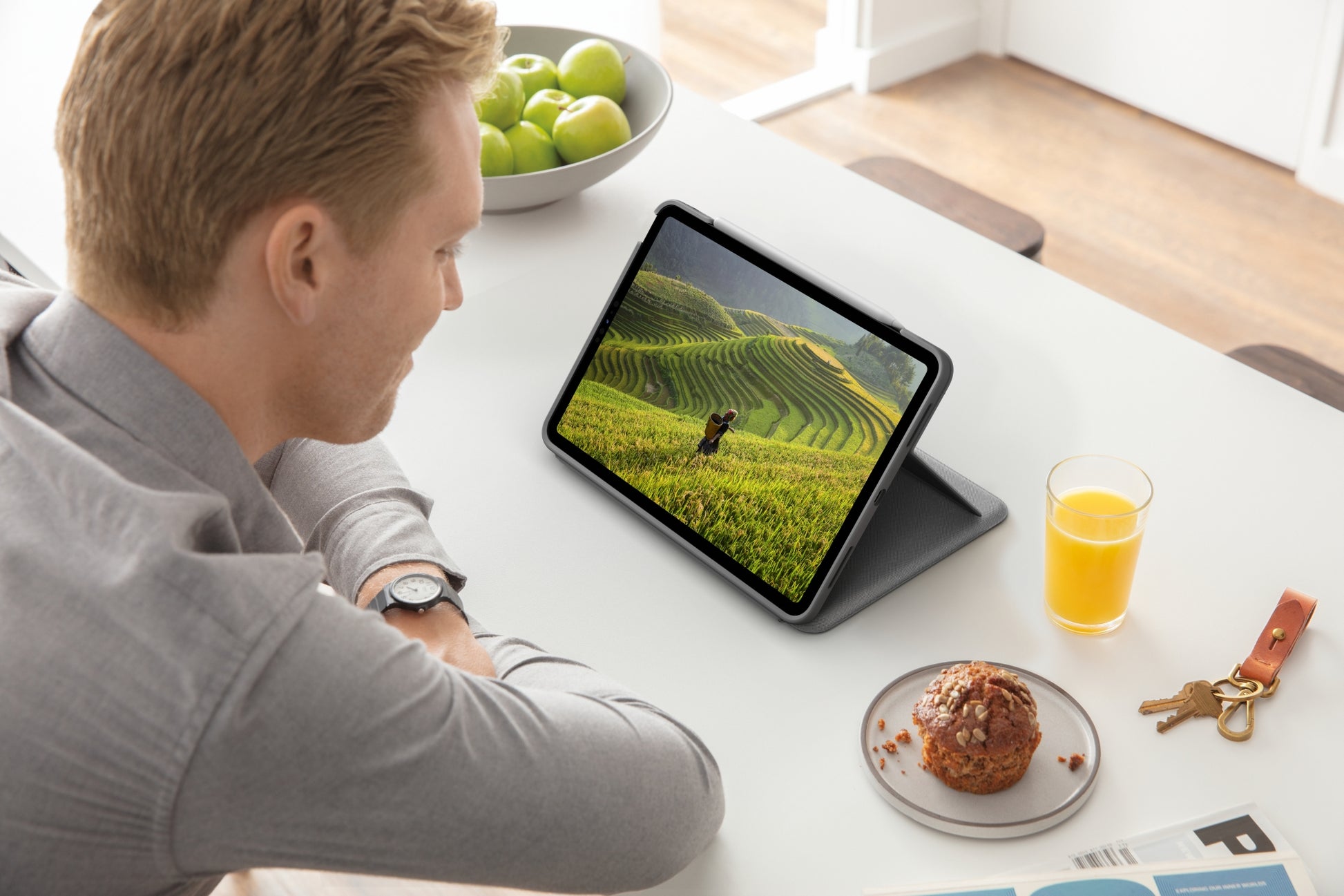 Logitech Folio Touch – Tastatur mit Touchpad – für iPad Air (4. Gen)