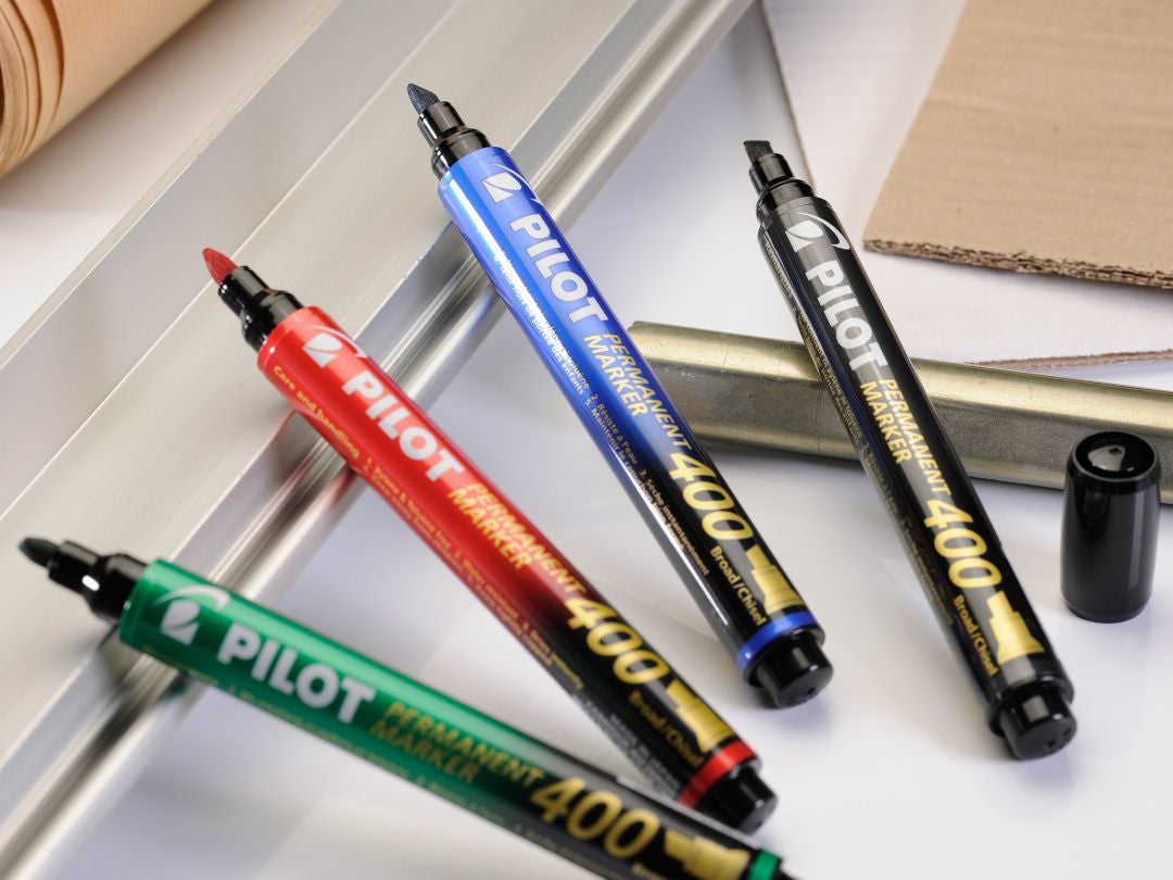 Pilot 400 XL Permanentmarker – Keilspitze 4 mm – Schwarz, 20er-Pack – für Karton, Glas und Metall