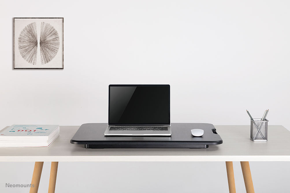 Neomounts Stehtisch – 67 × 47 × 40,5 cm – schwarz – höhenverstellbar