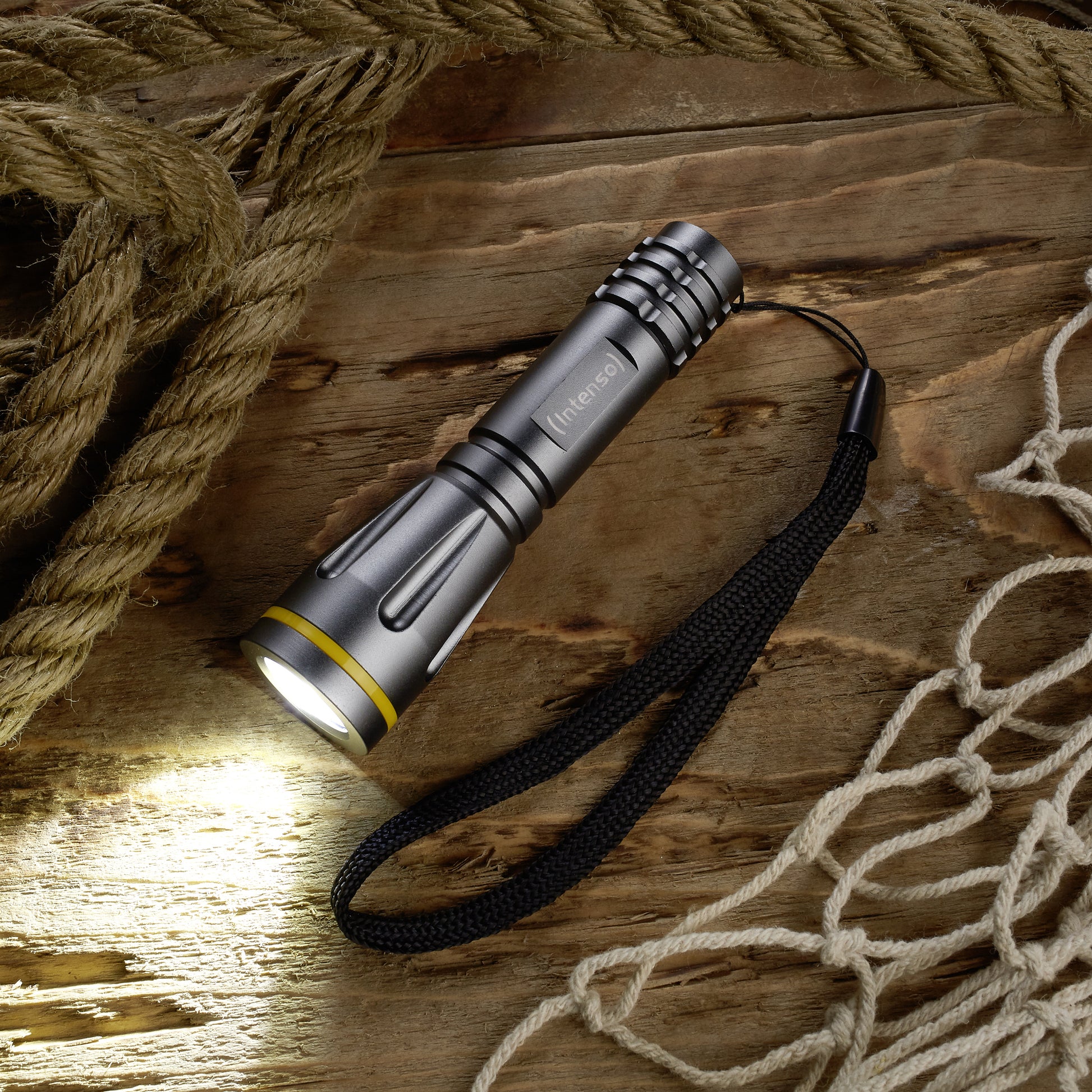 Intenso Ultra Light Taschenlampe 50 – IPX4, Modi Eco/Ultra/Flacker, inkl. 1×AA