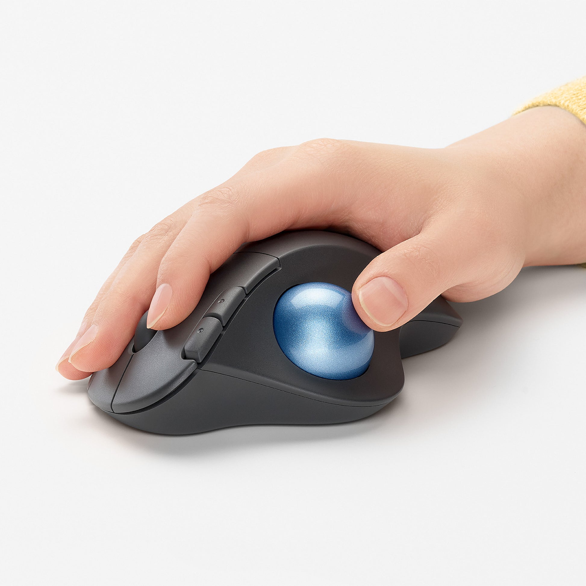 Logitech Ergo M575 Ergonomische Maus – kabellos, Bluetooth + 2,4 GHz, 4 Tasten, für Rechtshänder, schwarz