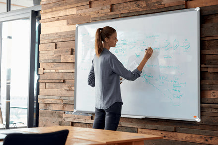 Nobo Whiteboard – 60 × 45 cm, Emaille, magnetisch, Aluminiumrahmen, Wandmontage, inkl. Stifteablage