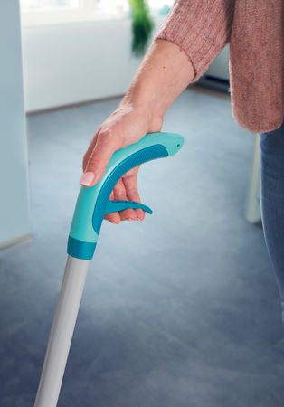 Leifheit Easy Spray – Sprühwischer – Wischbreite 42 cm, Sprühfunktion, Blau
