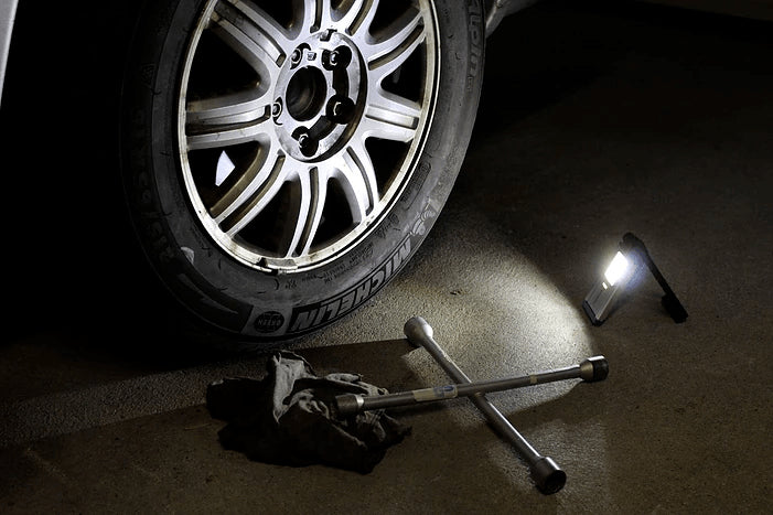NORDRIDE Handlampe Flexi Light Deluxe – 270 lm, 6000 K, silber, Akkubetrieb, Magnet, USB