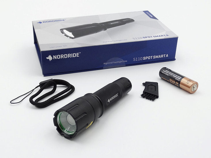NORDRIDE Taschenlampe SMART A – 190 lm, 110 m, IP65, AA-Batterie 4 h – Schwarz