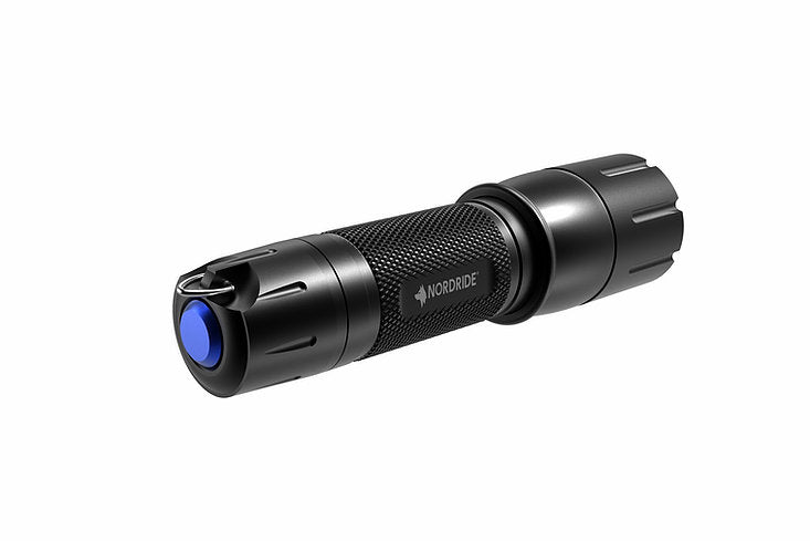 NORDRIDE Taschenlampe PRO A – 730 lm, 270 m, IP65, 6 Modi – Schwarz