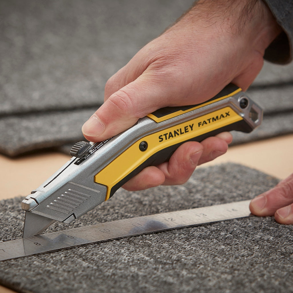 Stanley FATMAX EXO Cutter – 19 mm, Kunststoffgriff, Schwarz, inkl. 5 Klingen