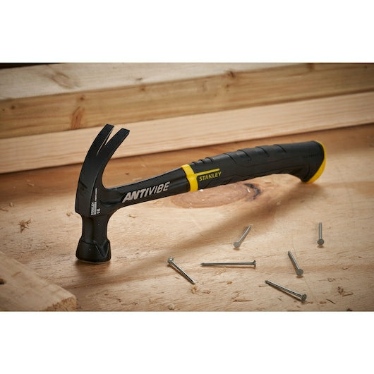 Stanley FatMax Klauenhammer AntiVibe – Kopfgewicht 453 g, Breite 130 mm – Gummigriff