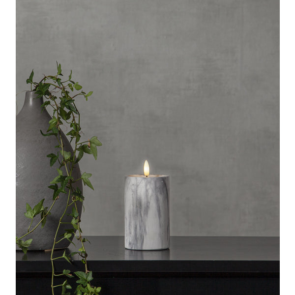 Star Trading LED-Säulenkerze Flame Marble – Ø 7,5 × 15 cm, warmweiss, grau/marmor, Timer, batteriebetrieben
