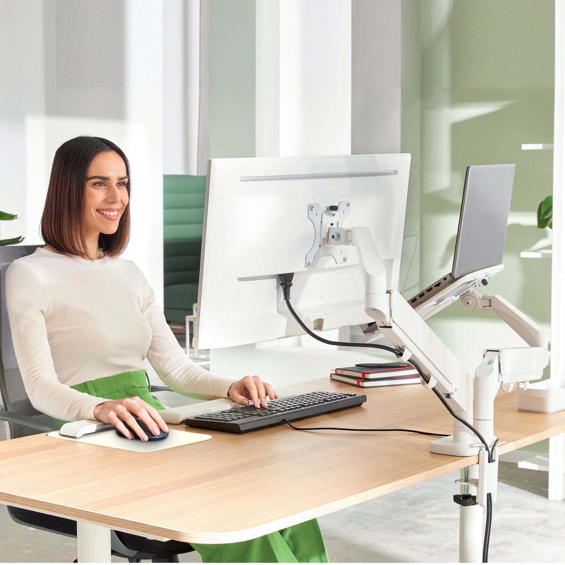 Leitz Ergo – Monitorarm – bis 32", VESA 100 × 100 mm, 9 kg, höhenverstellbar, hellgrau