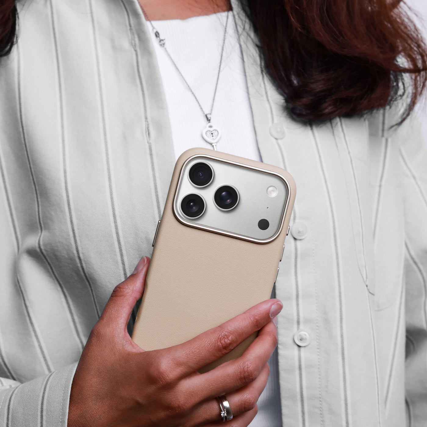 Vonmählen Backcover Like Leather – für Apple iPhone 17 Pro – Creme – Leder