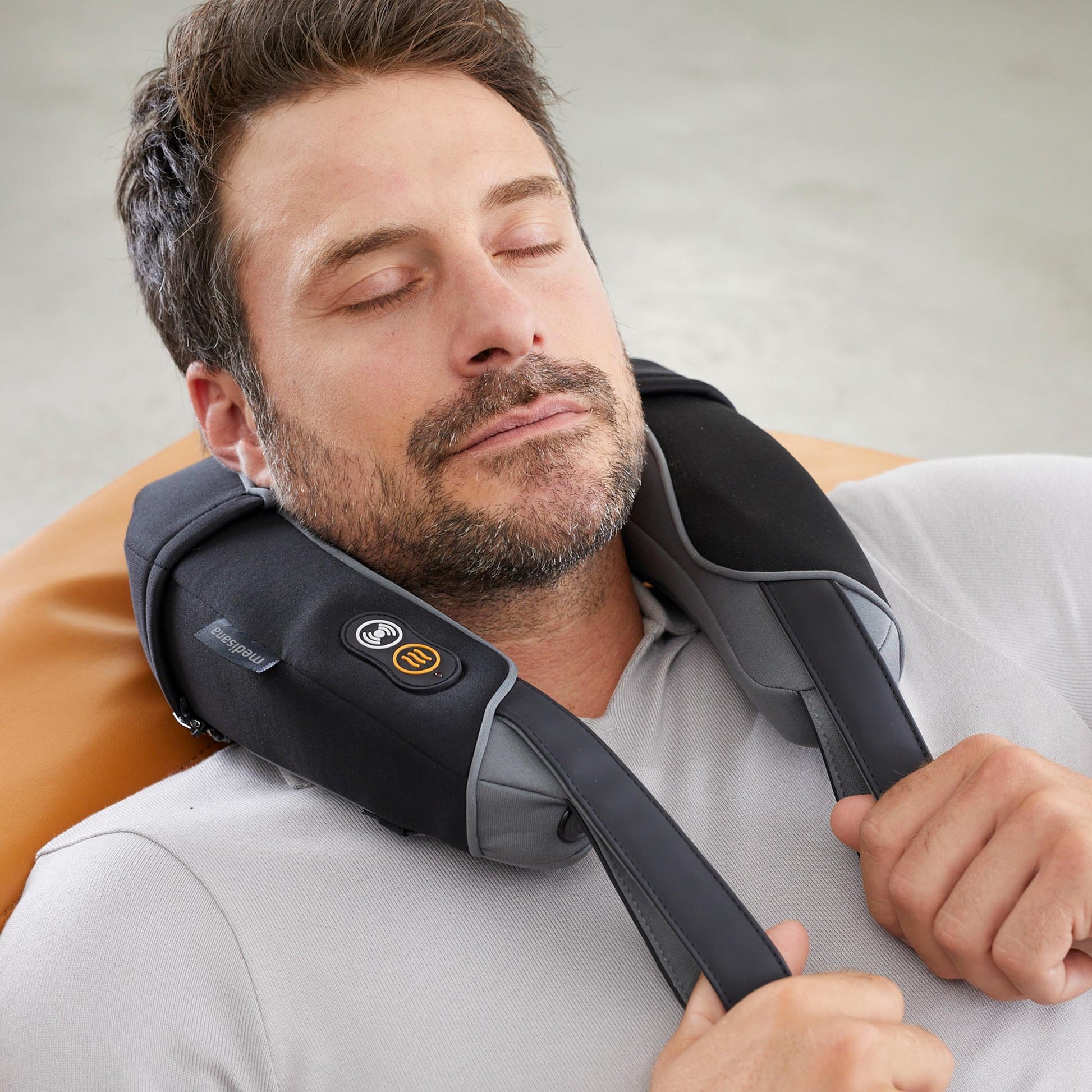 Medisana Nacken-Massagegerät NM868 – Vibrationsmassage, mit Wärmefunktion – Akku/Netz
