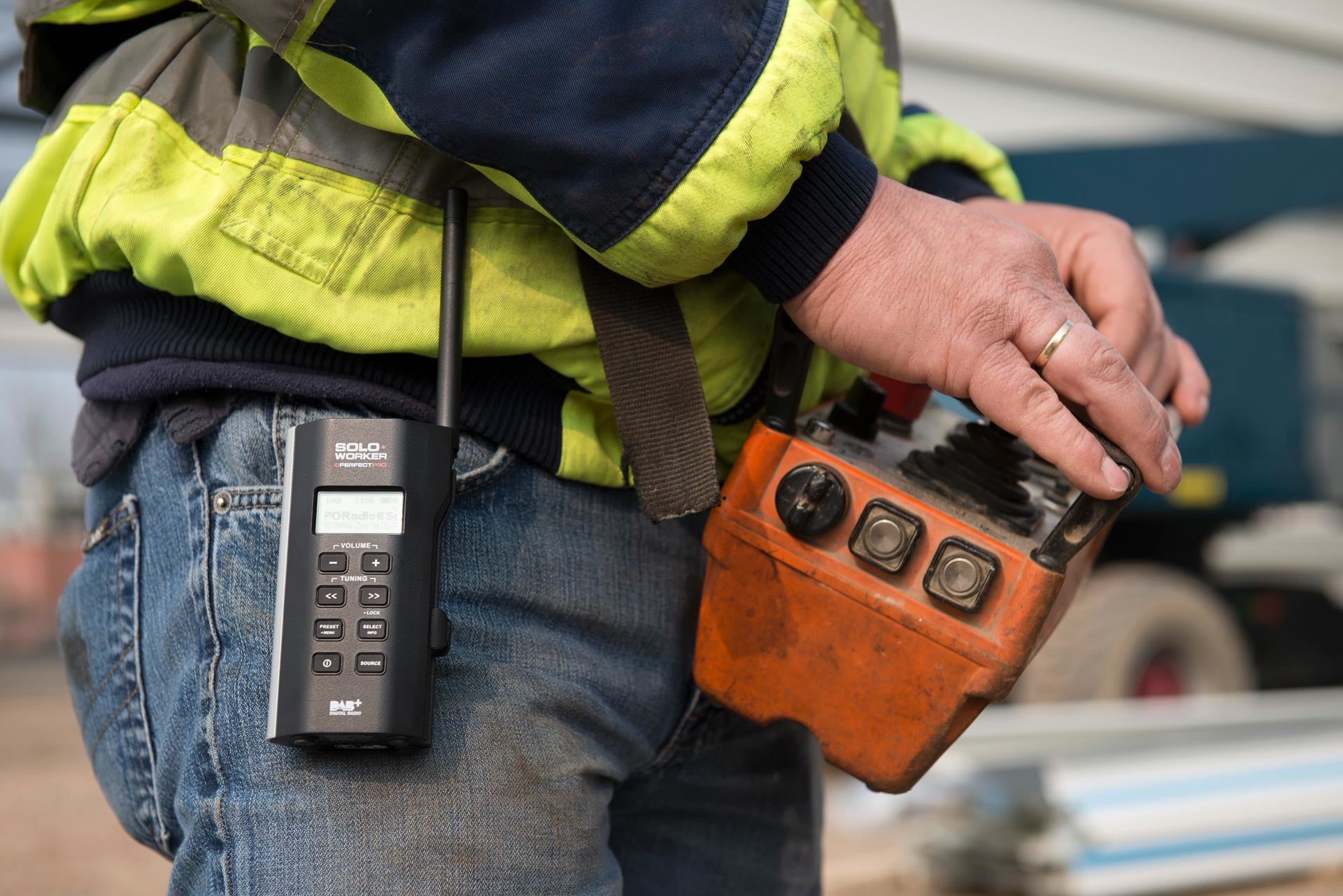 Perfectpro Soloworker – Baustellenradio – DAB+, Bluetooth, IP64, Akkubetrieb – Schwarz