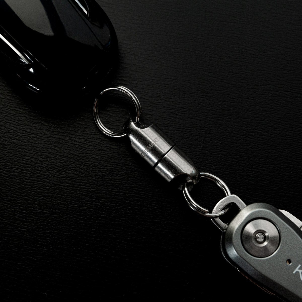 KeySmart Schlüsselring MagConnect Classic KS814-TI – starker Magnet, Kunststoff, Titan, Tiefe 50 mm