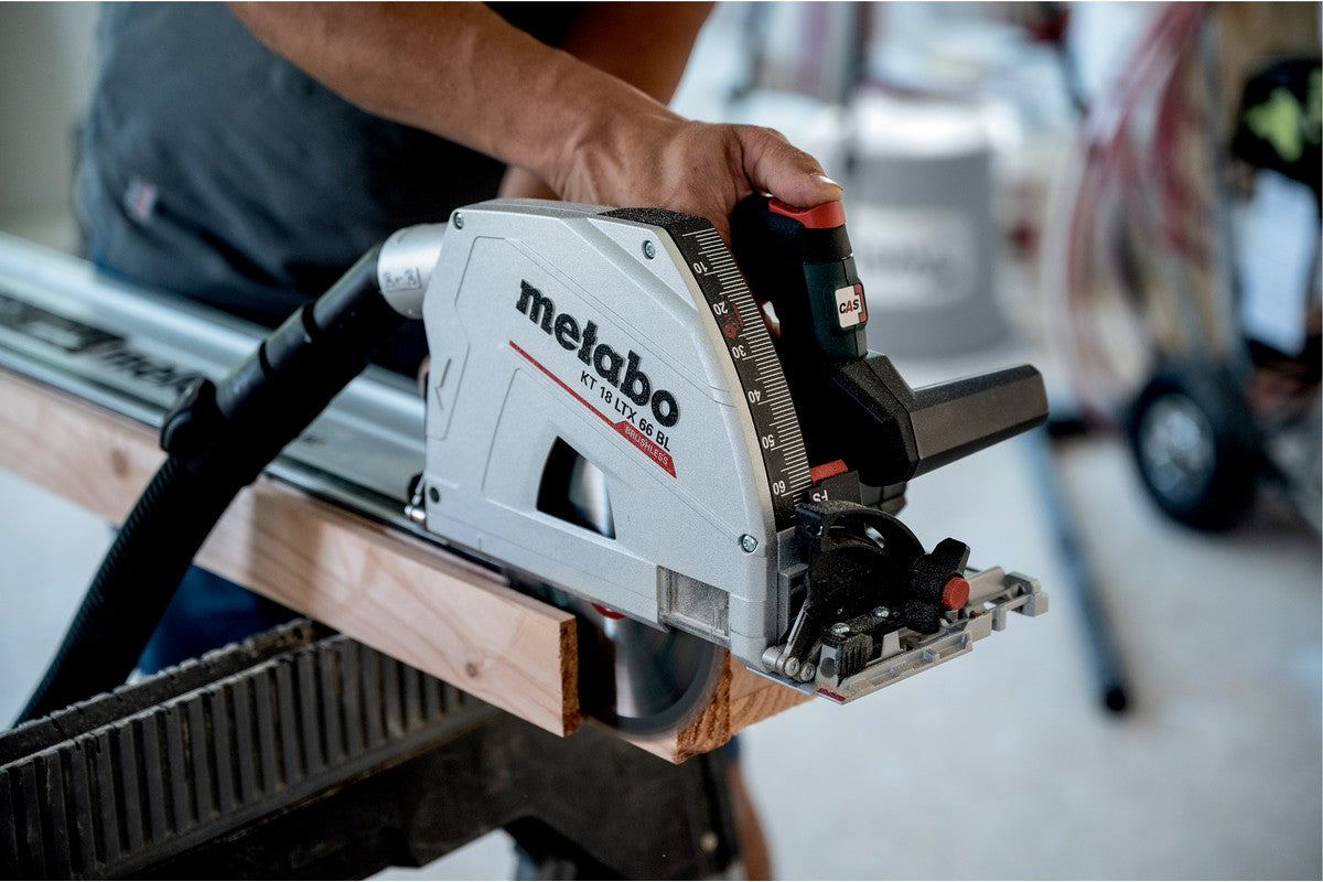 Metabo Akku-Tauchsäge KT 18 LTX 66 BL – 18 V (CAS) – Ø 165 mm – Solo – für Holz – Brushless