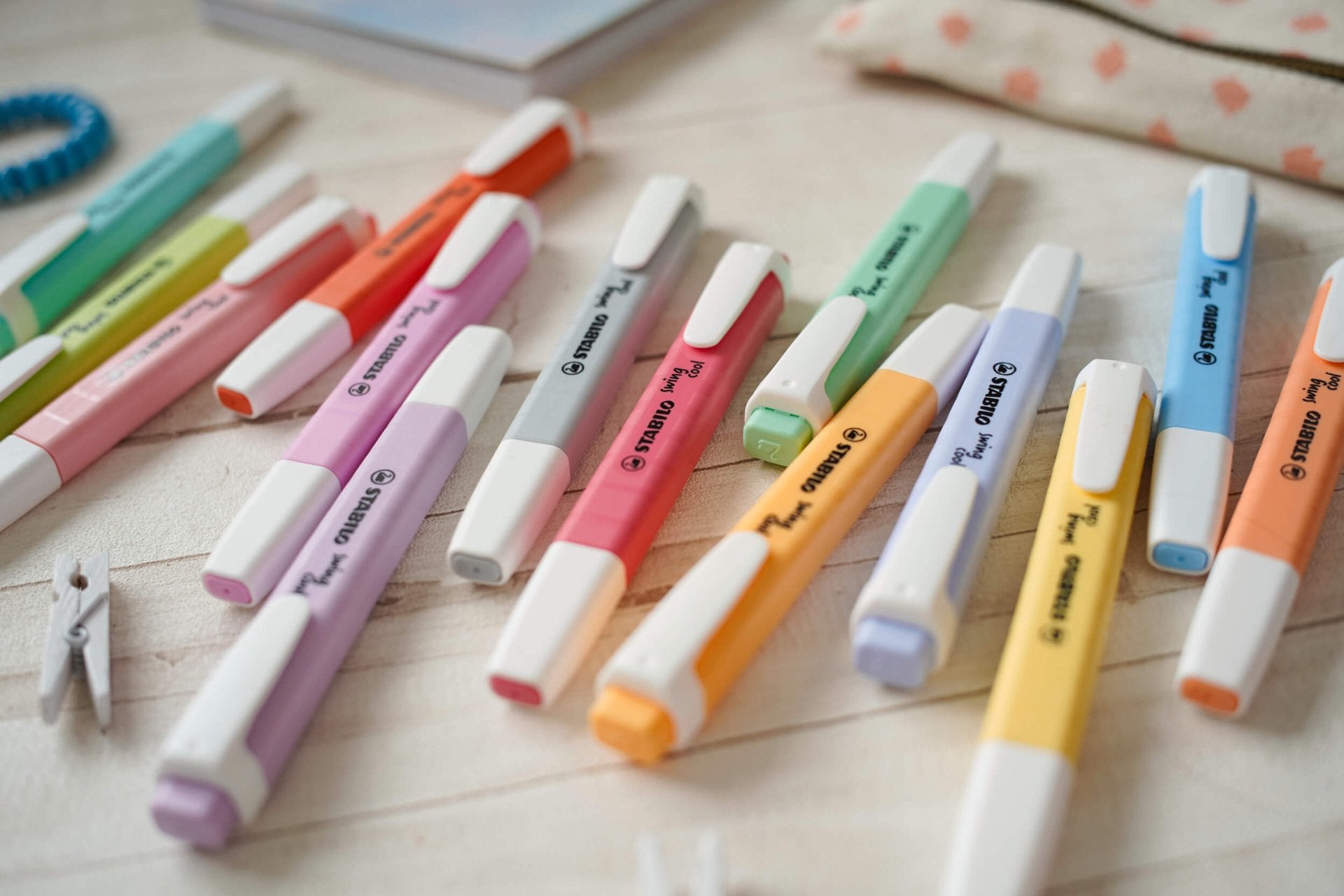 STABILO swing cool Textmarker Set 8 Pastellfarben – Keilspitze, 1–4 mm