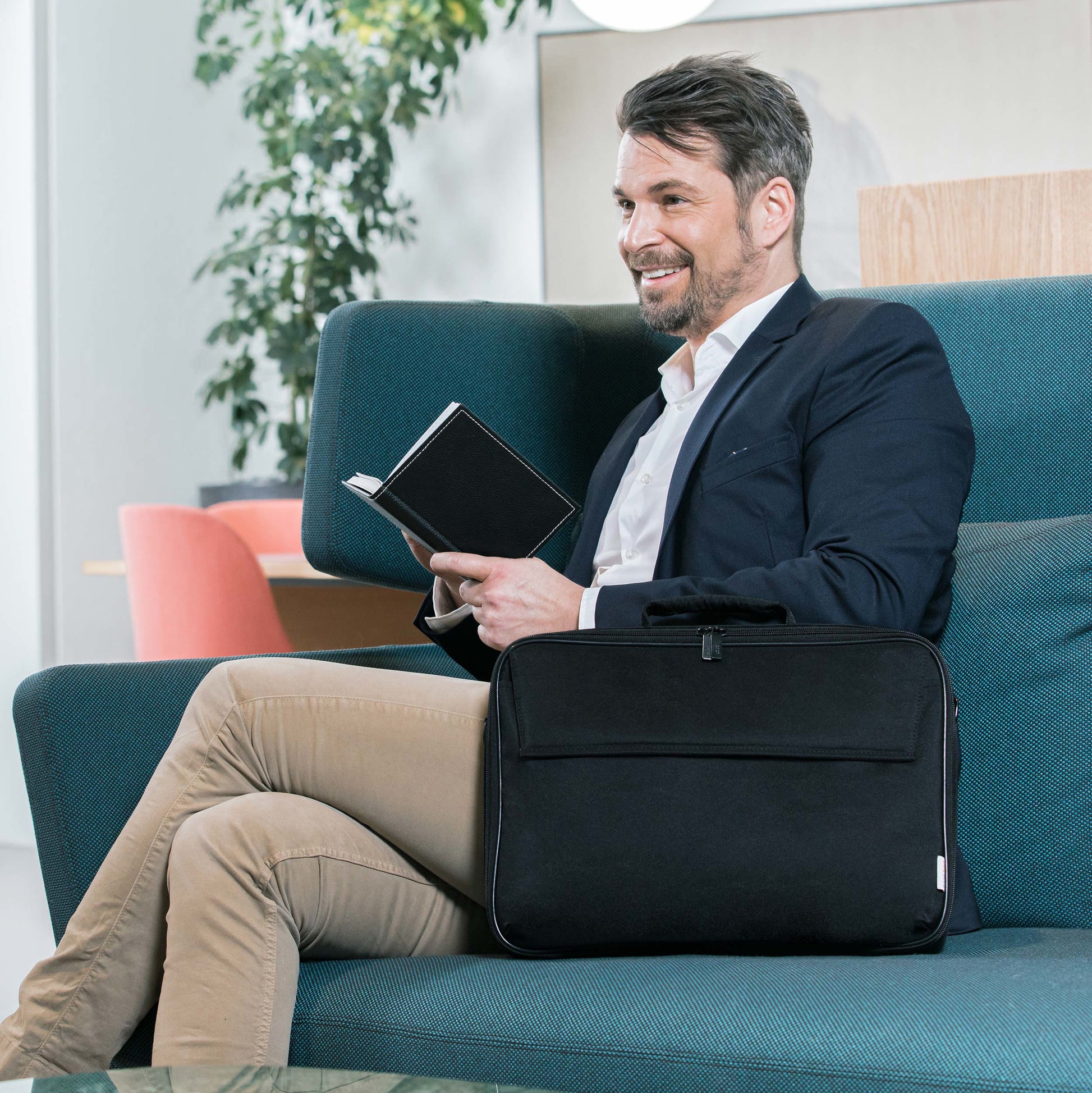 BASE XX Notebook-Tasche – für Notebooks bis 14,1" – Abnehmbarer Schultergurt, Stossfest – Schwarz