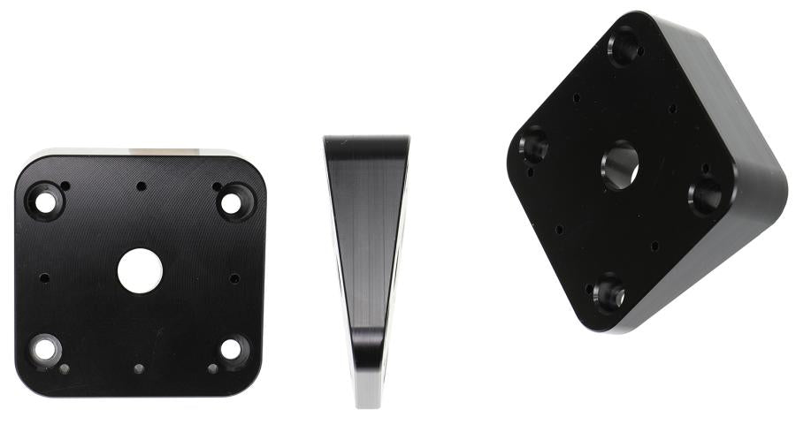 Brodit 15° Gewinkelt – Geräteplatte – AMPS-Lochbild, 50×50 mm, Stärke 5–18 mm – Schwarz