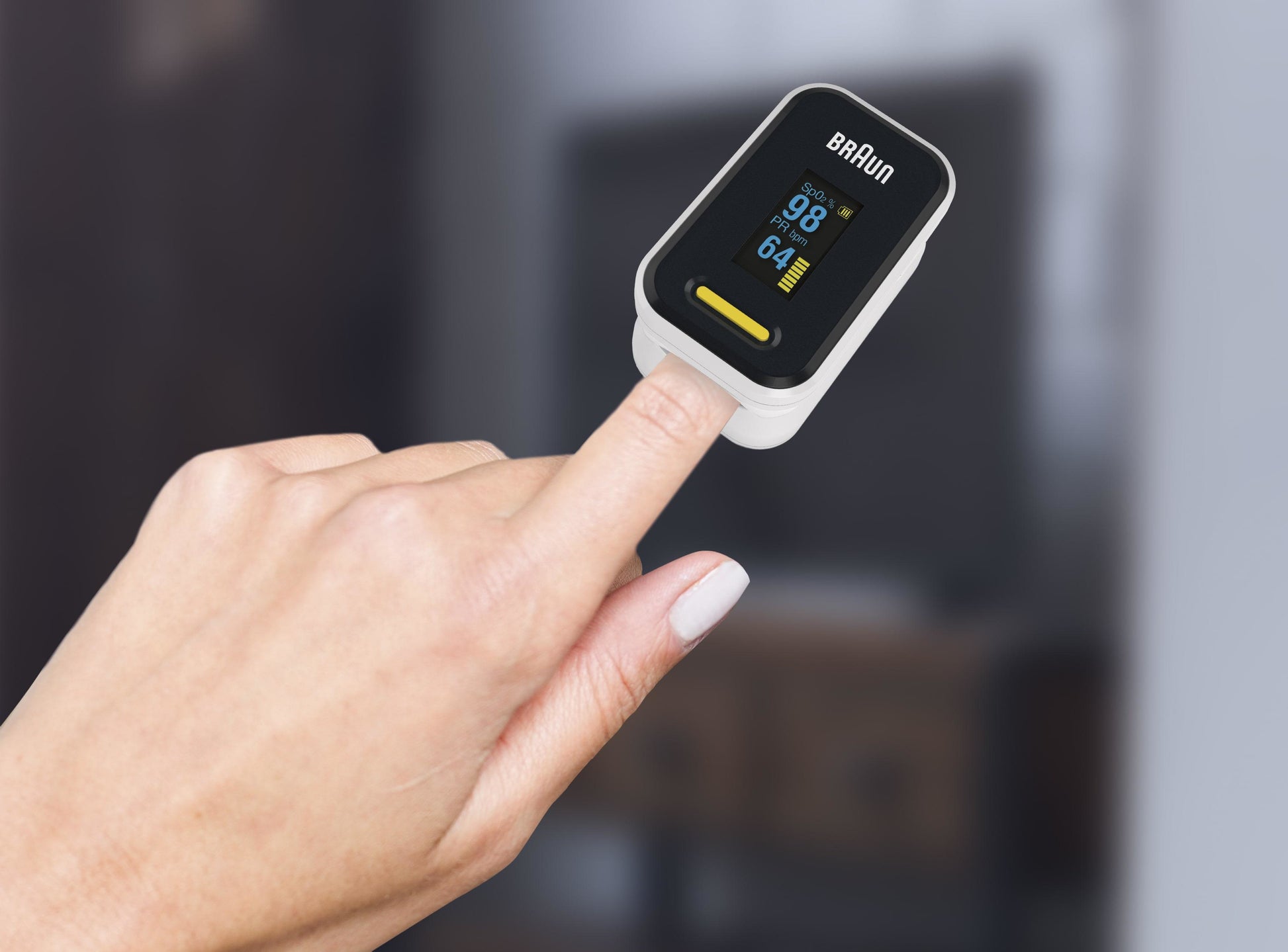 Braun Pulsoximeter YK-81CEU – batteriebetrieben, OLED-Display – 2× AAA – schwarz – Edelstahl