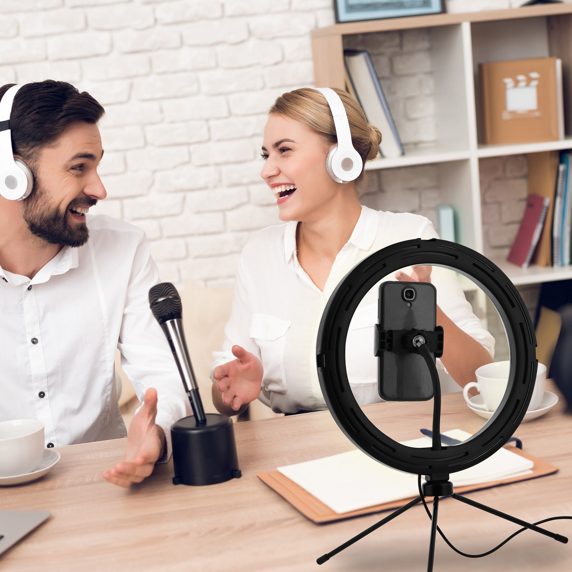 T'nB Influence LED-Ring 10" – 128 LEDs, 6000 K – mit Stativ, USB, Bluetooth-Fernbedienung – für Smartphones
