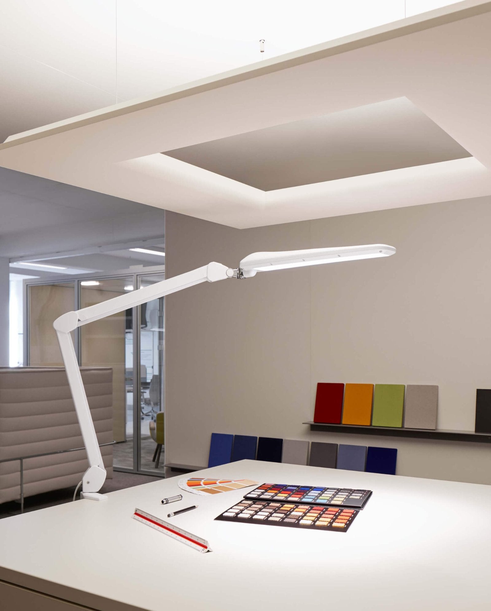 MAULcraft Tischleuchte mit Klemmfuss – 6500 K Tageslichtweiss, dimmbar, inkl. Lichtquelle, weiss