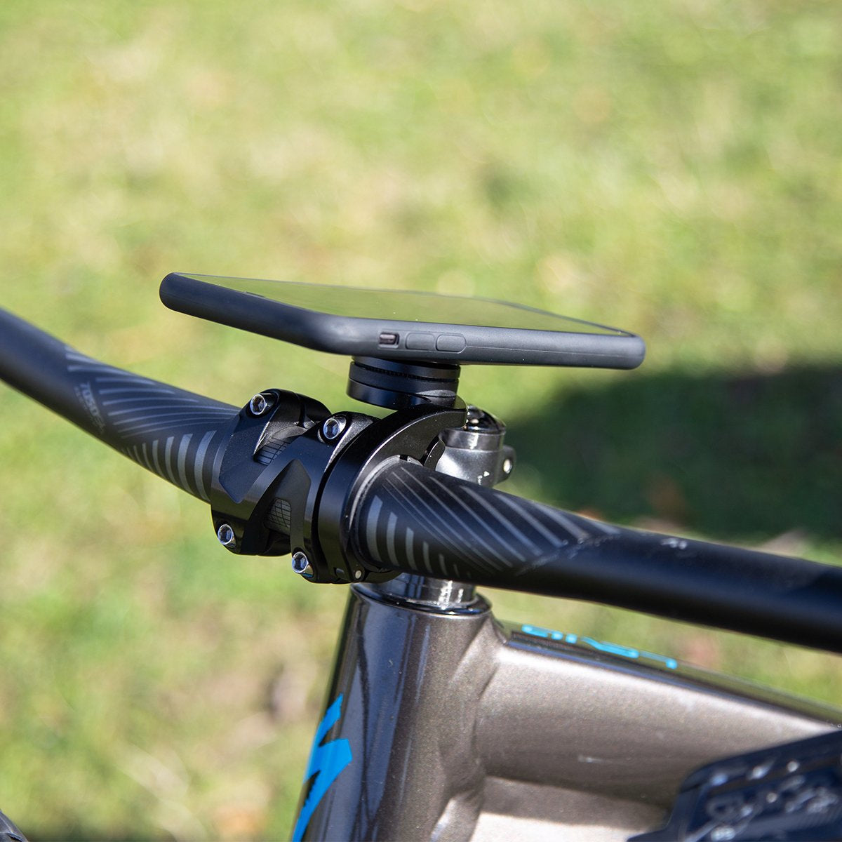 SP Connect Handlebar Mount Pro – Fahrrad-/Motorrad-Halterung – Klemmhalterung, drehbar – für Smartphones