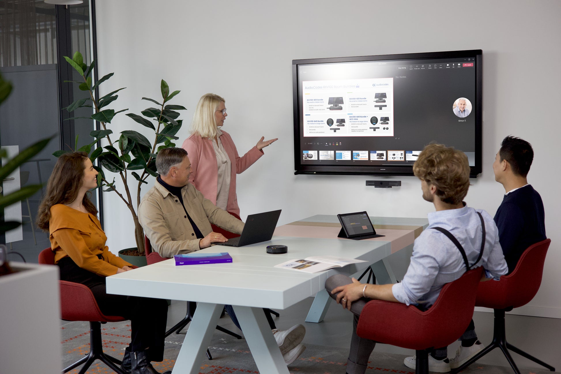 AudioCodes RXV100-B42 – Videokonferenzsystem – Full HD, 126° FOV, für bis zu 16 Personen, Schwarz