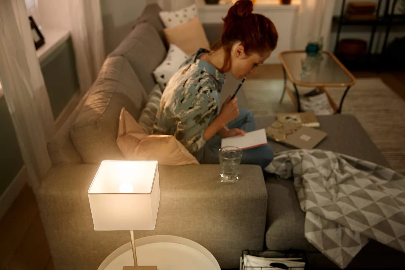 Philips by Signify Philips Hue Smart-Leuchtmittel E14 – 470 lm, 2700 K, App-Steuerung, dimmbar
