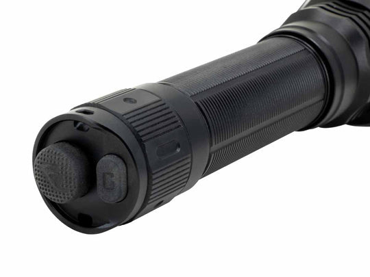 Fenix Taschenlampe HT32 – 2500 lm, 640 m, IP68, 4 Stufen, USB – Schwarz