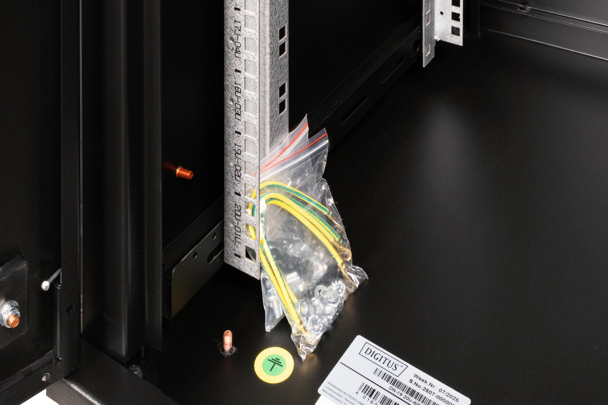 Digitus Unique – 19" Wandverteiler 20U, IP20, abschliessbar, 600 × 600 × 998 mm, schwarz, Stahl