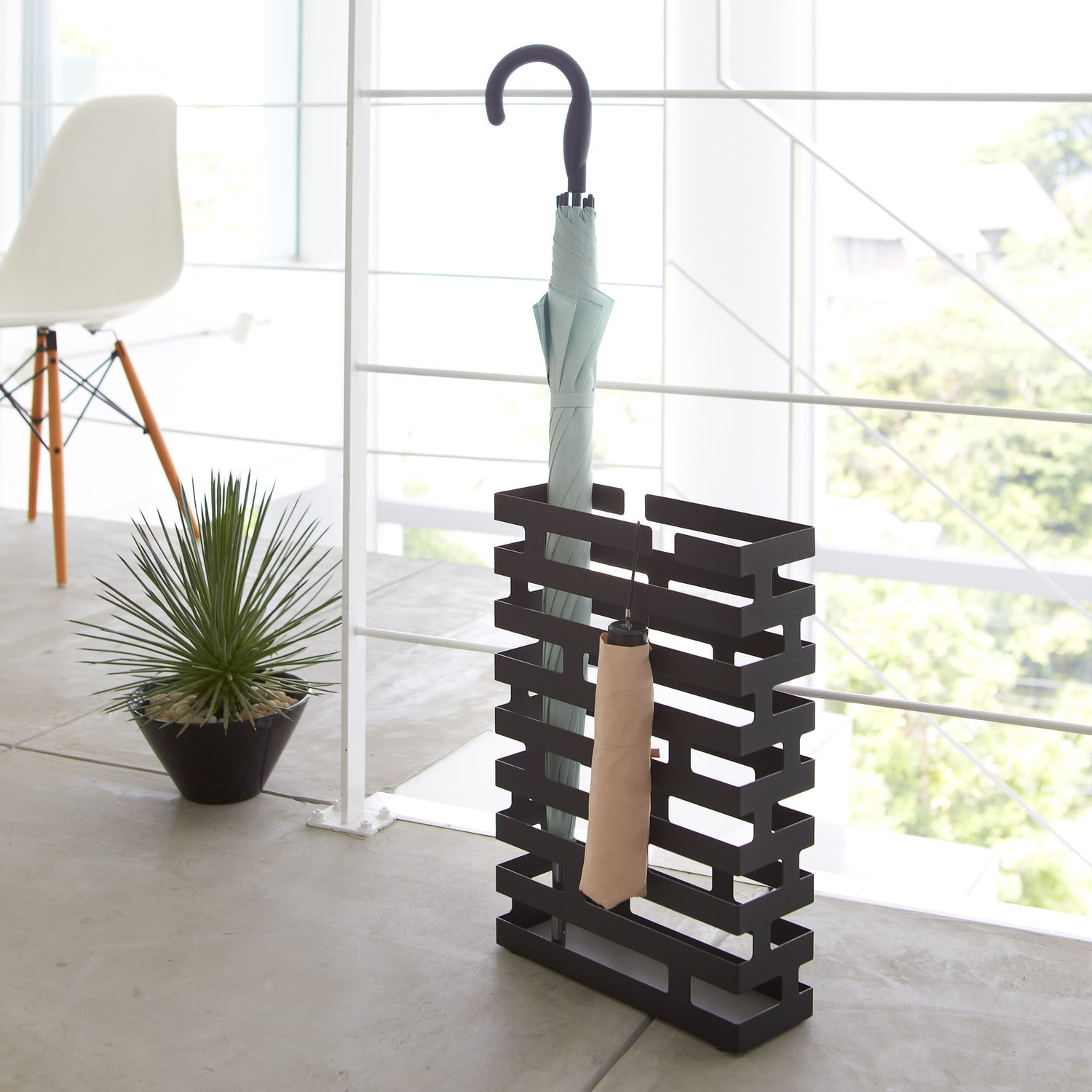Yamazaki Schirmständer – Stahl, Schwarz, 30 × 10 × 43 cm