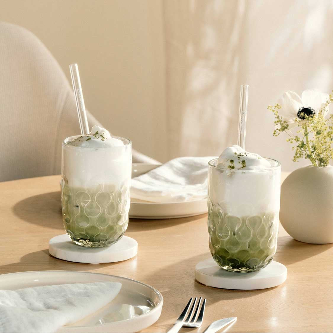 LEONARDO Latte Macchiato Becher Gocce – 390 ml, Ø 7,9 cm, Kalk-Natron-Glas, Grün, spülmaschinenfest