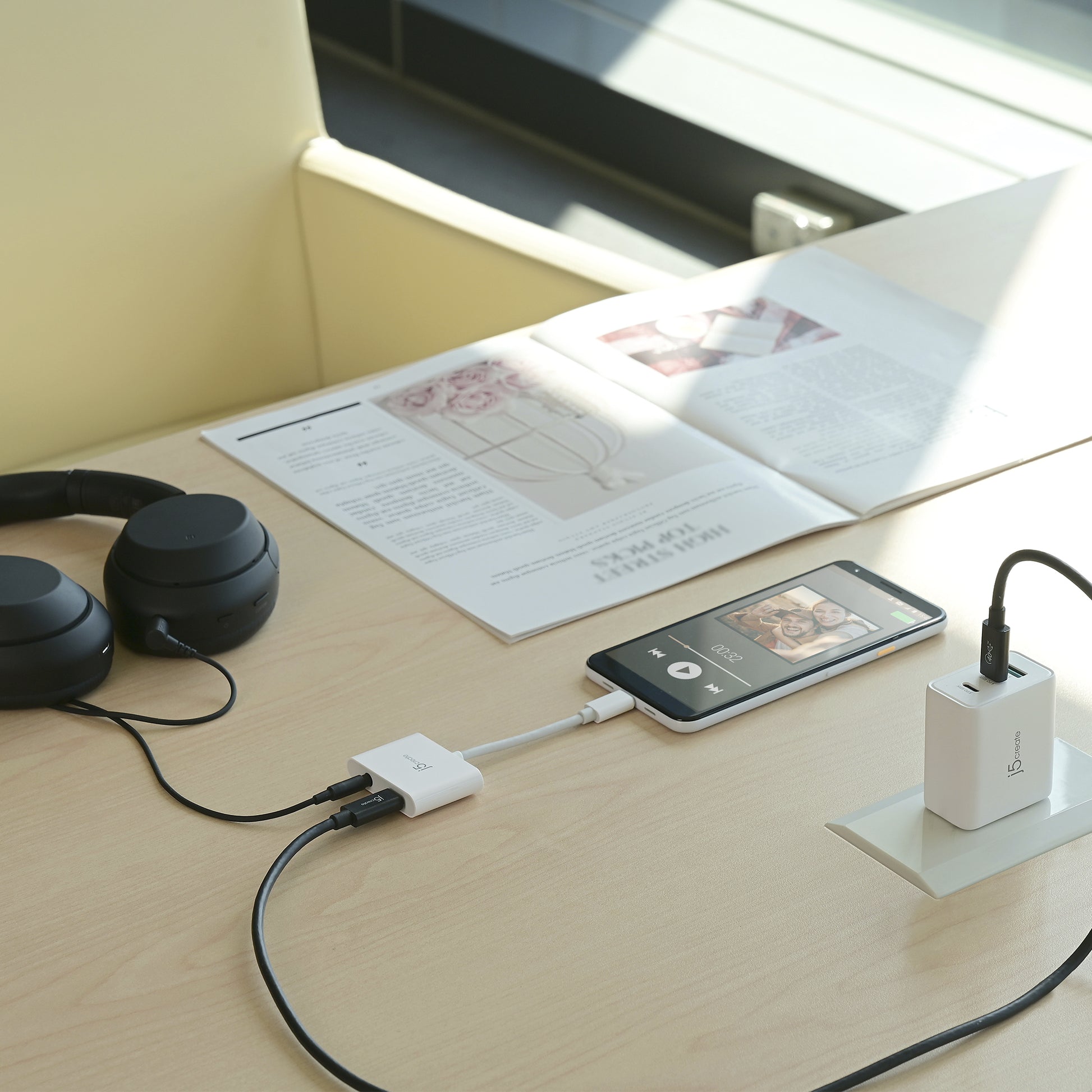 j5create JCA122-N USB-C zu 3,5-mm-Klinke Adapter – 0,82 m – Weiss