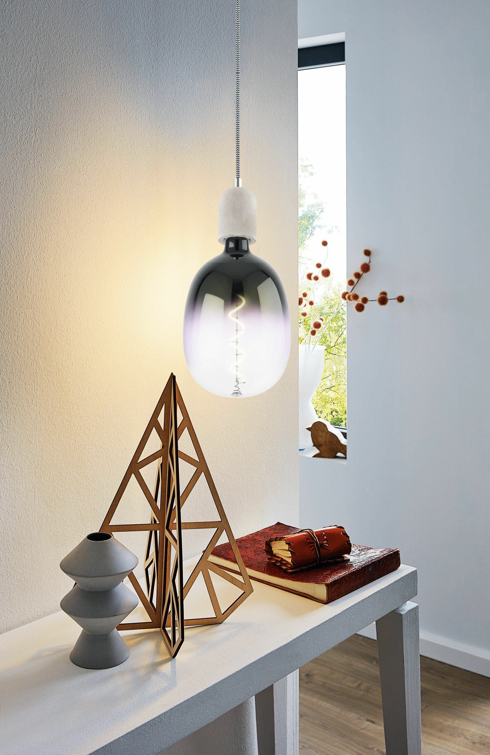 EGLO LED-Leuchtmittel Kugelform E27 – 4 W dimmbar, 85 lm, 1800 K Warmweiss, 300°, Violett
