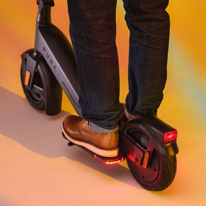 Pure Electric x McLaren – E-Scooter – 500 W, 10", 25 km/h, Reichweite bis 40 km, 432 Wh, schwarz