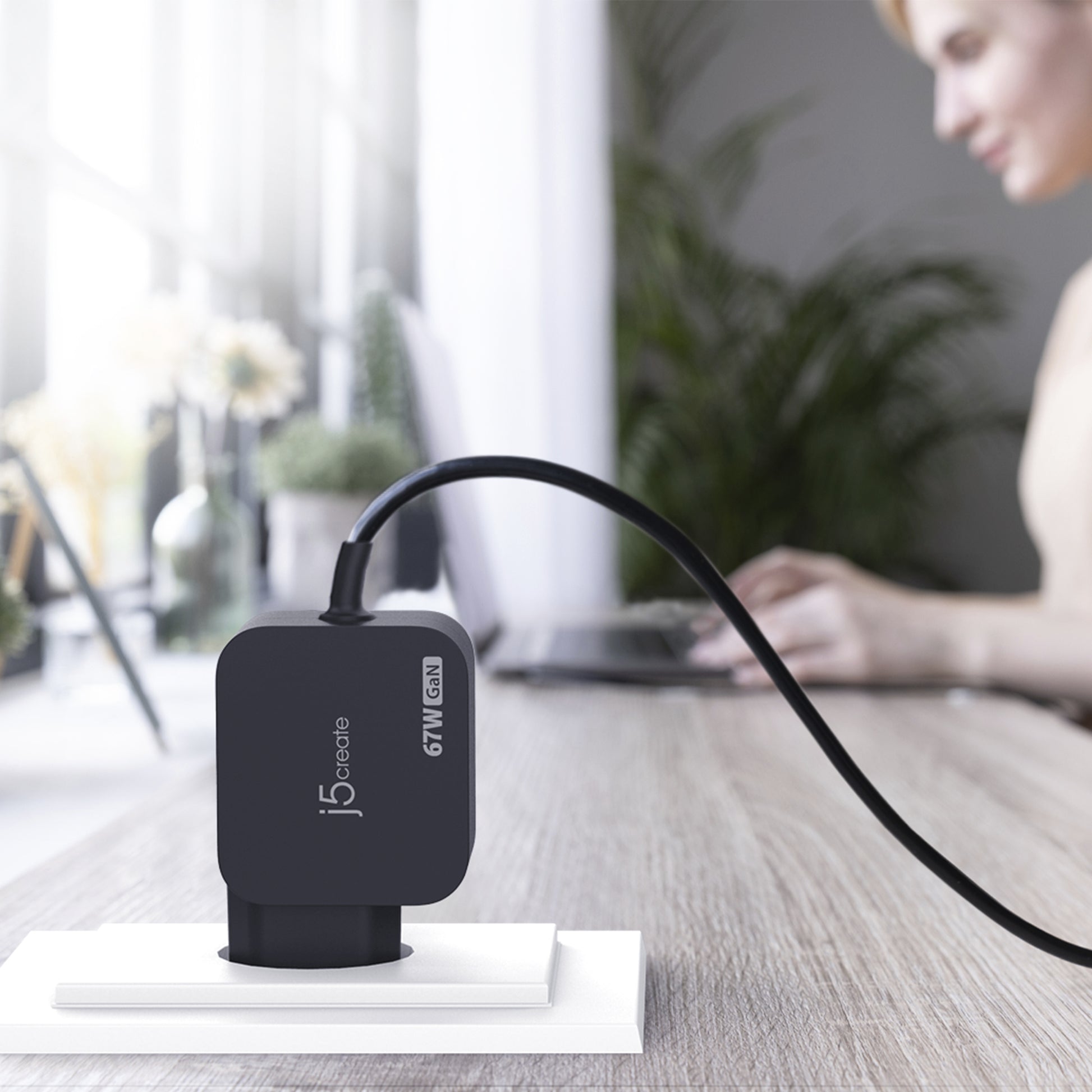 j5create Ladegerät – 67 W, 1× USB-C, PD, GaN