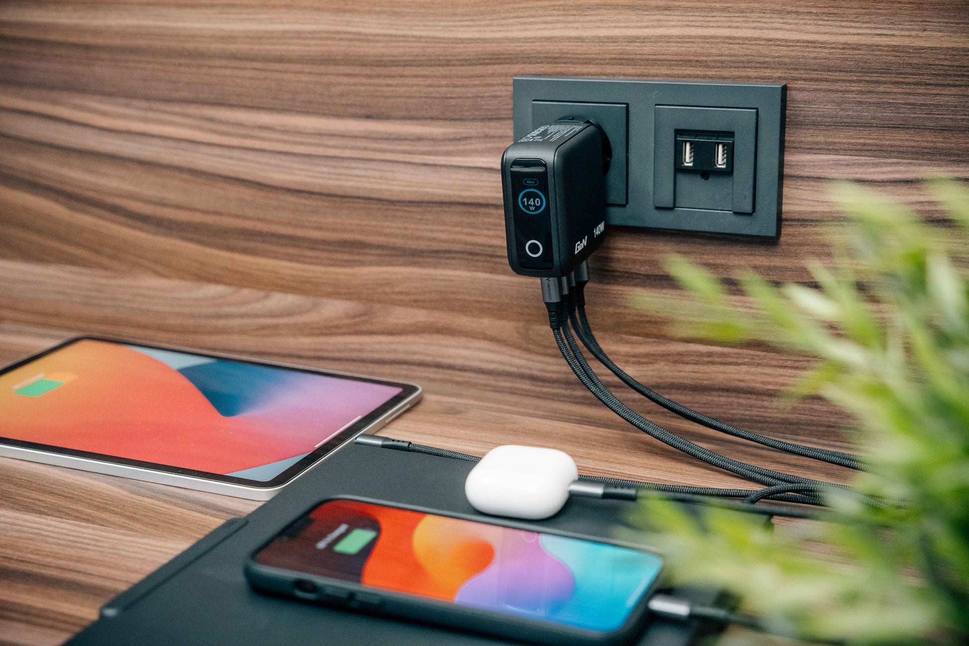 Verbatim 30240 USB-Desktop-Ladegerät 140 W – USB-C×3, USB-A×1 – PD 3.0, PPS, QC 3.0, GaN – EU/UK/US