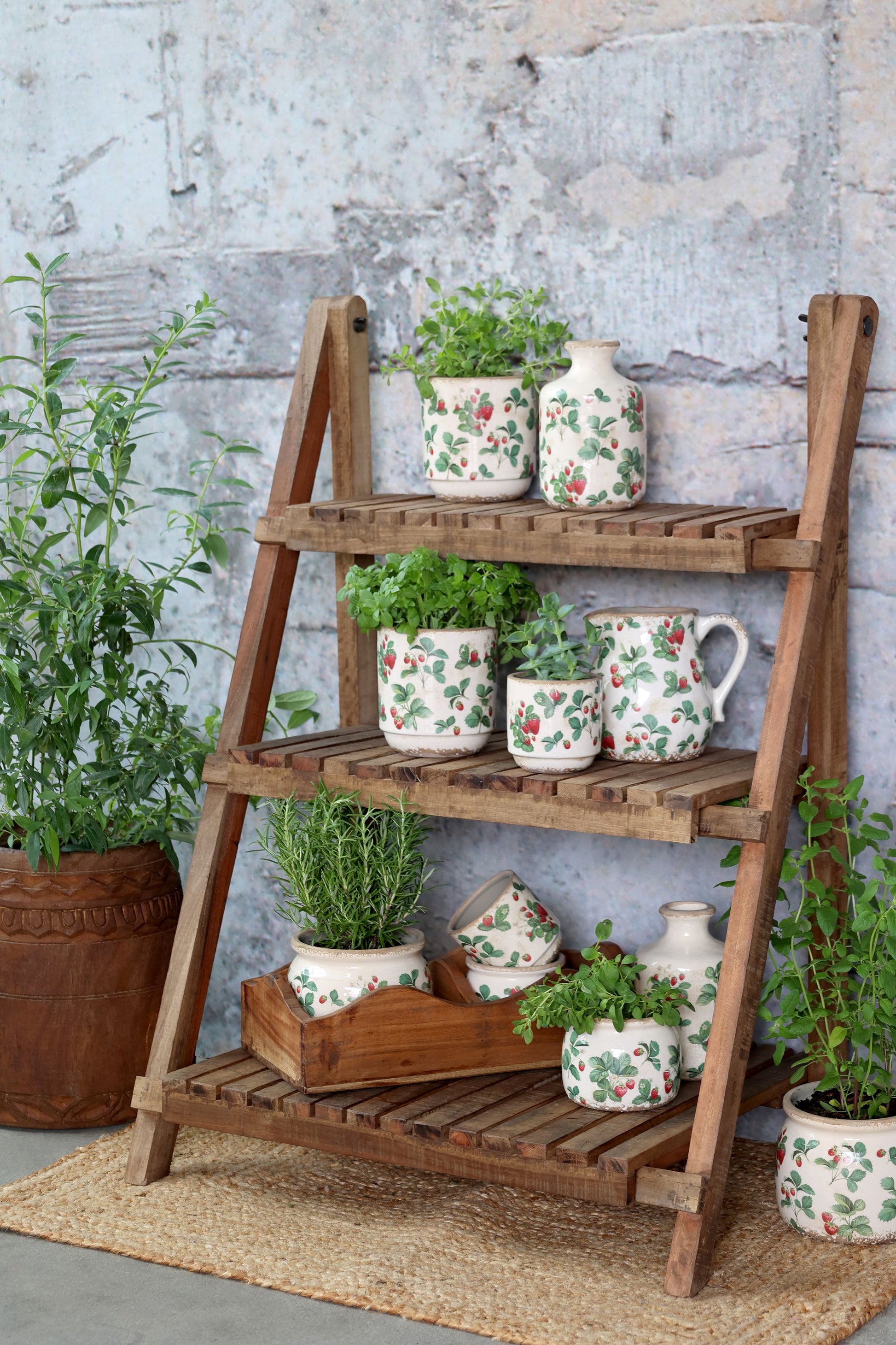 Chic Antique Karaffe mit Erdbeeren – 1 l, Ø 16 cm, H 15 cm, Keramik, Creme, mikrowellengeeignet