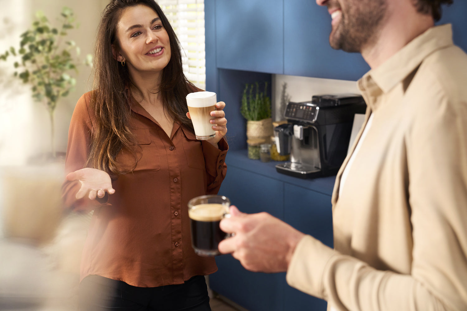 Philips 2200 Serie EP2225/10 Kaffeevollautomat – 15 bar, 1,8 l, 275 g, Keramik-Mahlwerk, Schwarz