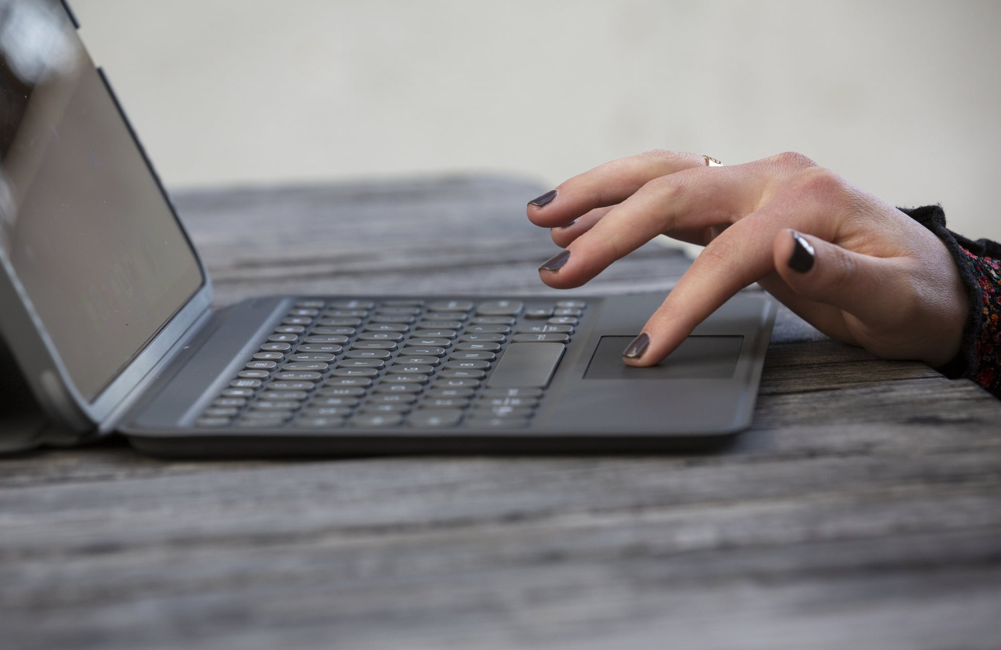 ZAGG Pro Keys – Tastatur, AR-Layout (AR), mit Touchpad, Schwarz/Grau – für Apple iPad 10,2"