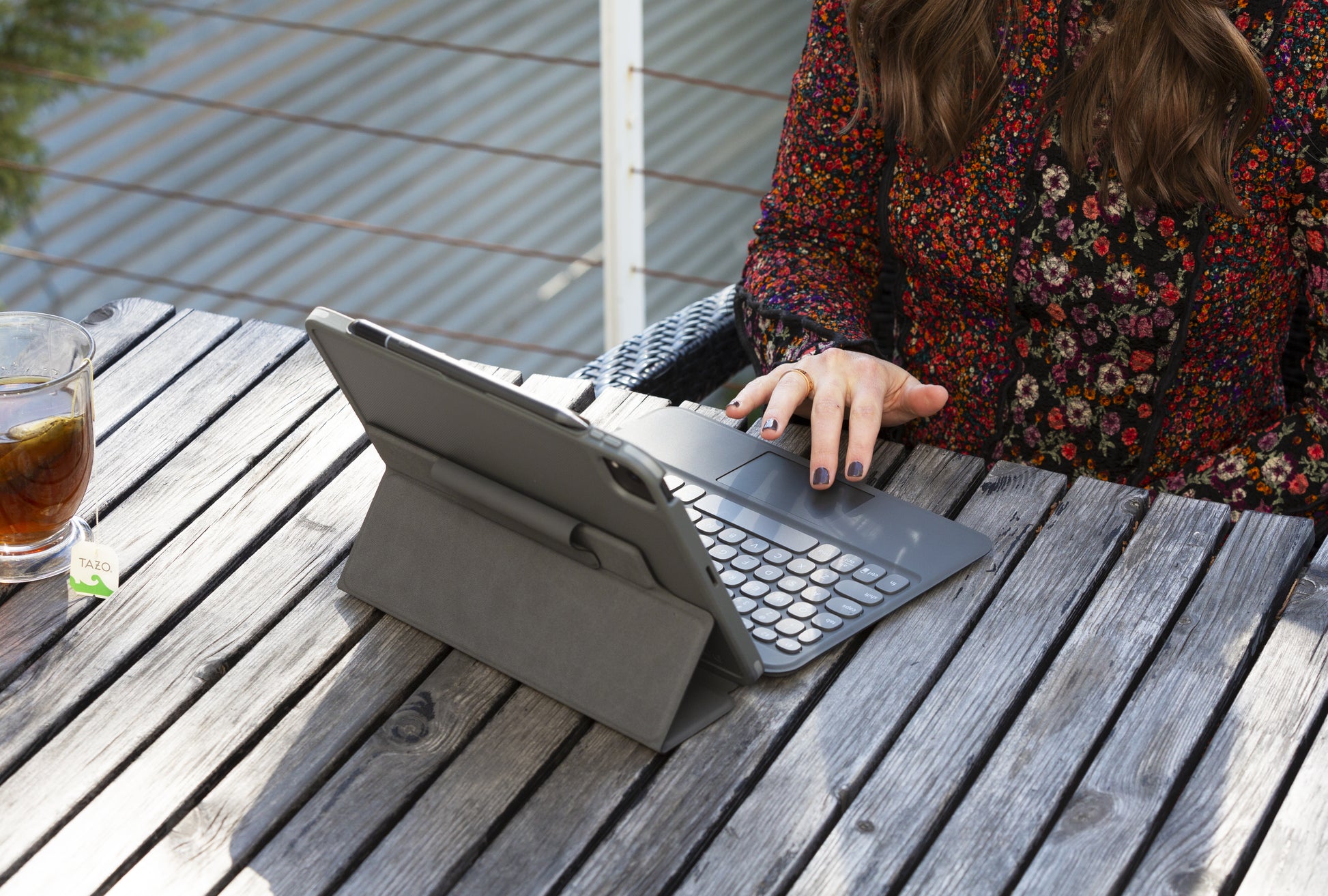 ZAGG Pro Keys – Tastatur, AR-Layout (AR), mit Touchpad, Schwarz/Grau – für Apple iPad 10,2"