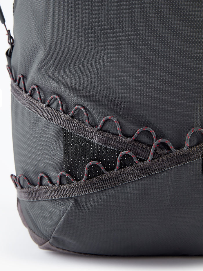 Klättermusen Sportrucksack Bure – Kevlar/Polyamid – Schwarz, 280 × 460 × 150 mm